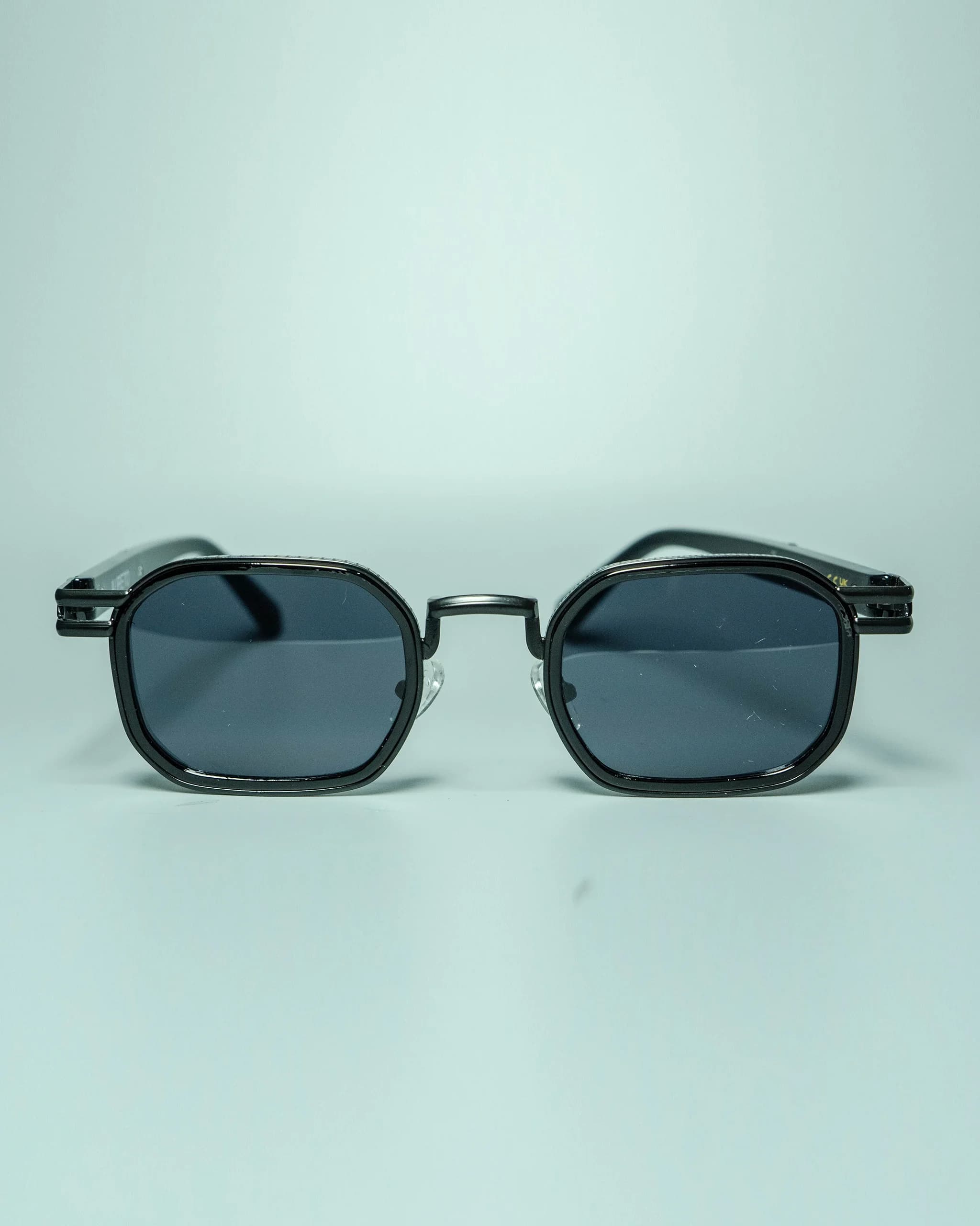 Onyx – Unisex Round Steampunk-Style Metal Sunglasses | Aureto